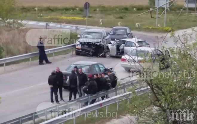 Млада шофьорка помля 11 автомобила заради котка във Владивосток