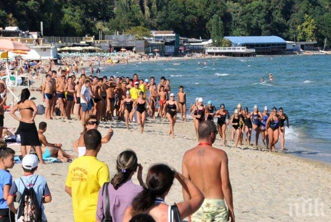 БОДРА СМЯНА! 56 младежи взеха тапия за спасител във Варна