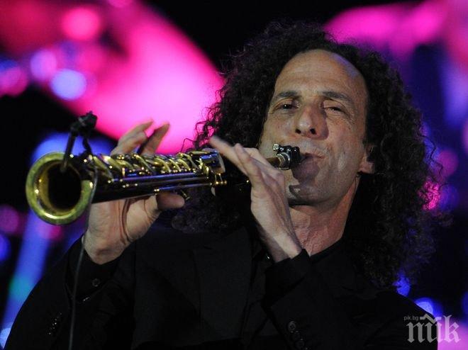 Благотворително! Кени Джи изнесе импровизиран концерт в самолет