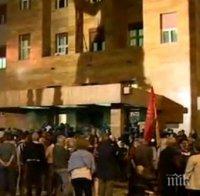 ИЗВЪНРЕДНО! Лекари чакат да прегледат ранените в Македония депутати, не ги пускат