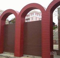 След скандала: Премахват кичозните пластмасови арки от амфитеатъра в Несебър