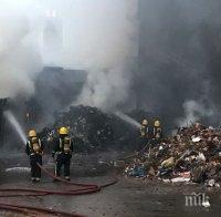 Вадят с фадрома тлеещите рулони от цеха в Марикостиново