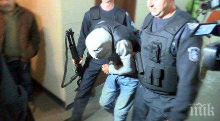 акция закопчаха двама мъже хасково изнудване