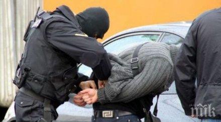 светкавичен удар полицията спипаха апаша пачия крак ударил банковия клон кат благоевград