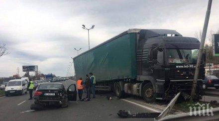 ламарини тир помете кола меден рудник ранени