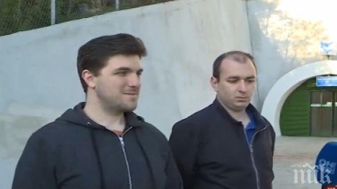 РЕЗИЛ! Капещи стени и рушаща се мазилка в нов пешеходен тунел в жк. Дружба