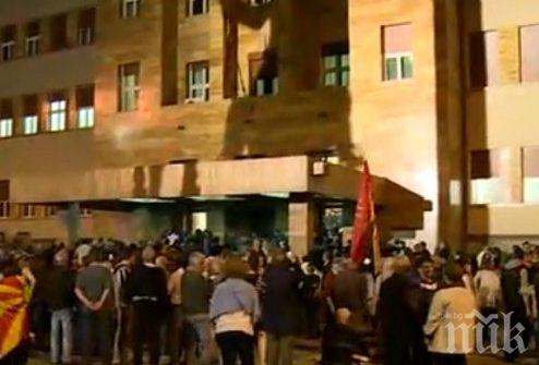 ИЗВЪНРЕДНО! Лекари чакат да прегледат ранените в Македония депутати, не ги пускат
