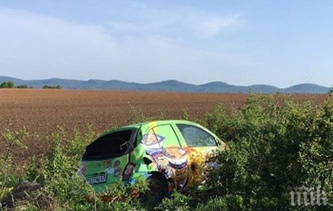 Фирмена кола на „Бор Чвор“ се размаза в полето край Враца