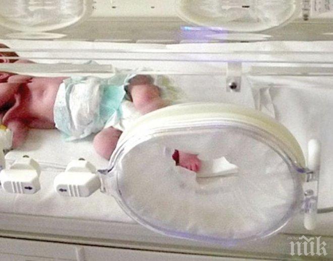 БРАВО! Бургаски лекари спасиха недоносено бебе, тежащо 700 грама