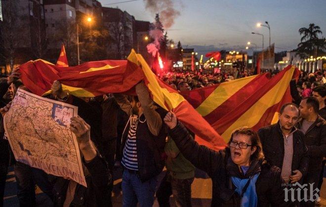 Македония пламна! Бунтари нахлуха в парламента и крещят: Това е държавен преврат! (ВИДЕО)