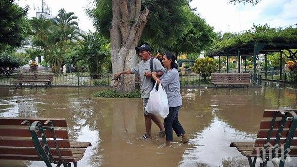 В Доминиканската република евакуираха 15 000 души заради наводнения
