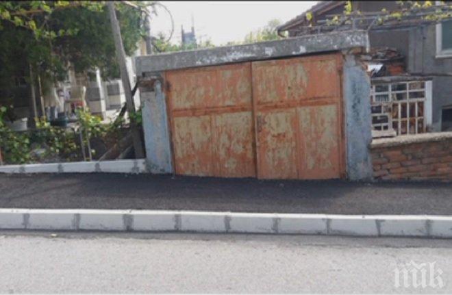 ПЪЛЕН АБСУРД! Майстори ремонтираха тротоар в Шумен! Това, което направиха, шокира всички (СНИМКИ)