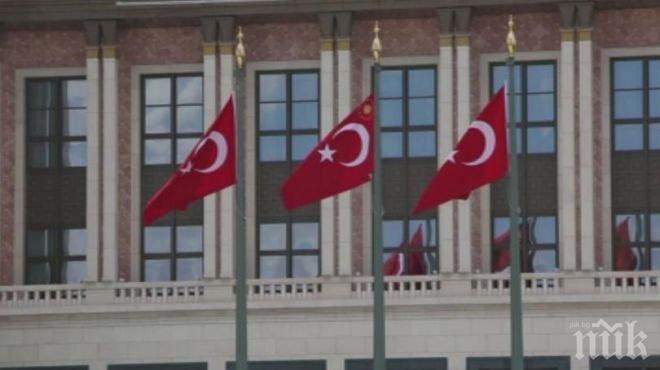 БЕЛЕЗНИЦИТЕ ИГРАЯТ! Масови арести в Турция - над 800 полицаи са зад решетките