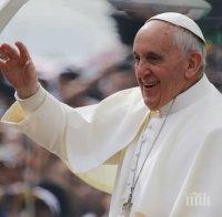 Папа Франциск призова: Да се помолим за спокойствие в Македония