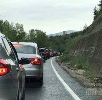 Средно по 300 000 коли напускат София при повече почивни дни
