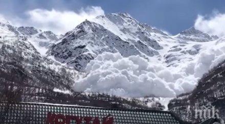 лавина свлече метри курорт русия видео