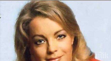 наглост неизвестни поругаха гроба роми шнайдер