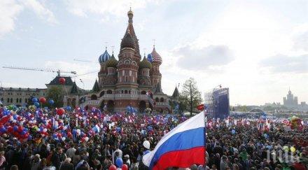 130 хиляди души участват първомайското шествие москва