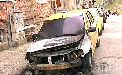 ИНЦИДЕНТ! Такси изгоря в Пазарджик