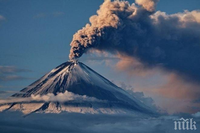 Вулканът Шивелуч на Камчатка изхвърли осемкилометров стълб от пепел
