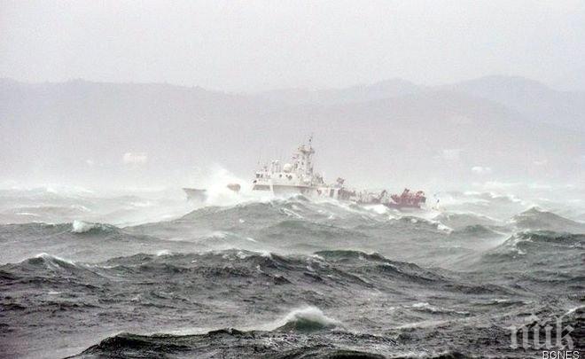 Щастлива развръзка! Петима души са спасени от потъваща лодка край бреговете на Канада