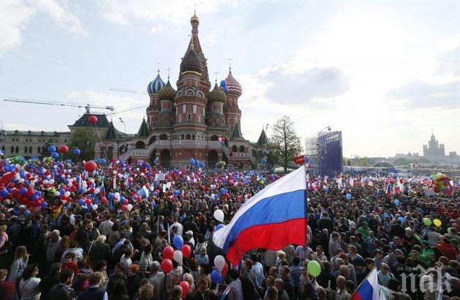 Над 130 хиляди души участват в първомайското шествие в Москва