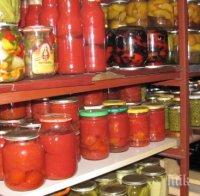 Селски тарикат сви 35 буркана зимнина от комшийката