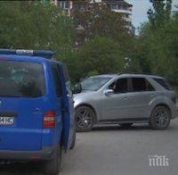 Бандити зарязаха краден джип на кръстовище в София