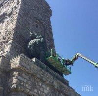 Започна ремонт на бронзовия лъв на паметника на връх Шипка
