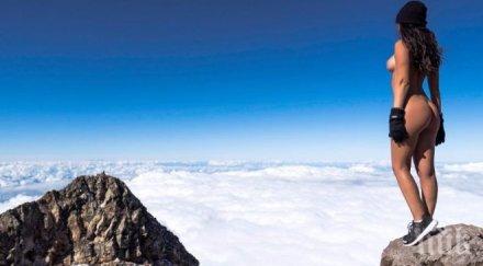 гола топ моделка щракна фона свещена планина взриви нета снимки