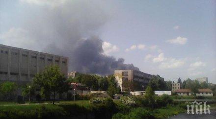 огън огромен пожар склад химикали габрово видео