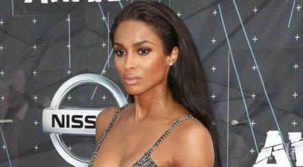 сиара роди момиченце