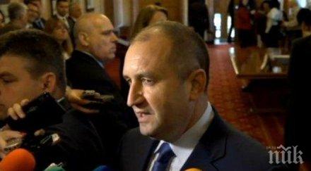 първо пик румен радев пристигна парламента клетвата кабинета борисов обновена снимки