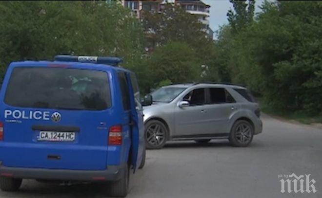Бандити зарязаха краден джип на кръстовище в София