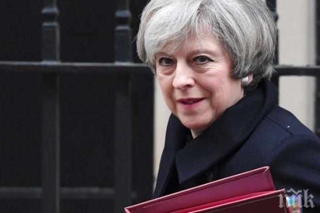 По протокол! Премиерът на Великобритания Тереза Мей ще поиска днес от кралицата разпускането на парламента