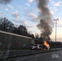 ТРАГЕДИЯ ВЪВ ВИЕТНАМ! 11 загинаха след челен удар между камион и автобус 