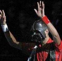 Шоумен! Ноле Джокович излезе на корта в Мадрид с маска на Дарт Вейдър 