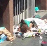 ПОТРЕС В РИМ! Двойка изловена да прави секс на централен площад  сред боклуци 