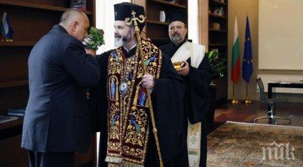 духовник разкри освещават бойните знамена