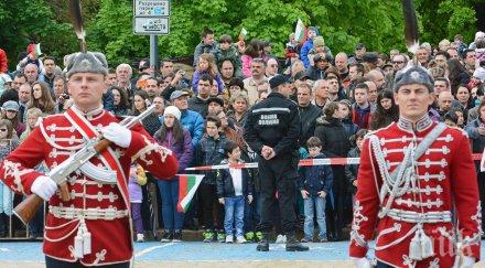 светъл празник видите военния парад