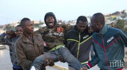 разправа гърците пребиха двама бежанци травестити остров лерос