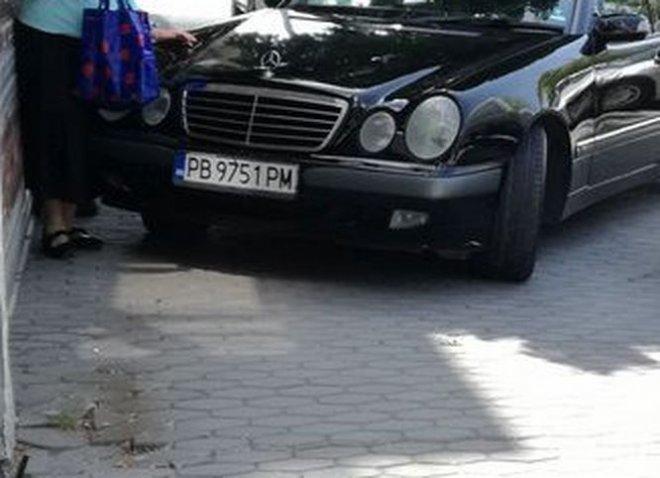 ХИТ СЛЕД ХИТ! Видял от софиянец и повторил… Пльос колата на тротоара! 

