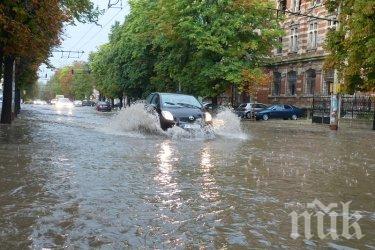 ПОТОП! Най-много дъжд се е изсипал над Русе