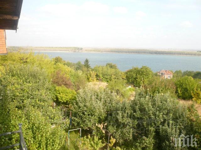 СУПЕР ДАЛАВЕРА! Продават на търг тузарска вила на брега на Дунав