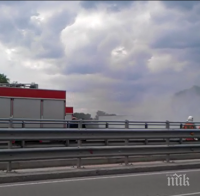 Лек автомобил се запали в движение на мост над Марица