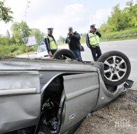 Двама се обърнаха с кола край Хасково
