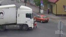 Целуната от Господ! Пешеходка оцеля по чудо след удар от ТИР (ВИДЕО)