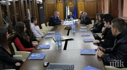 ученици станаха общинари един ден