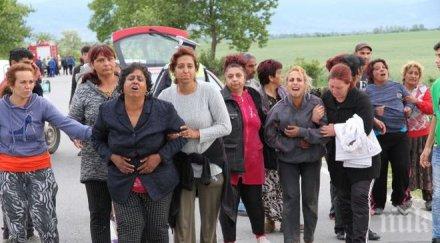 жестока съдба деца останаха сираци касапницата богданица погребват загиналите затворени ковчези видео