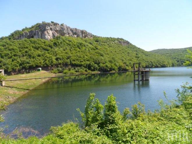 ЗЛОКОБНО! Писъци огласят язовира, който погълна 8-годишния Ники! Водолази търсят трупчето по дъното (ВИДЕО)
